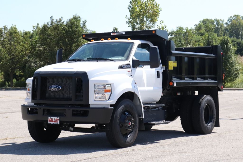 2025 Ford F-750 photo 2