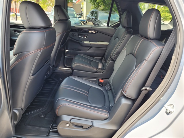 2025 Honda Pilot TrailSport photo 2