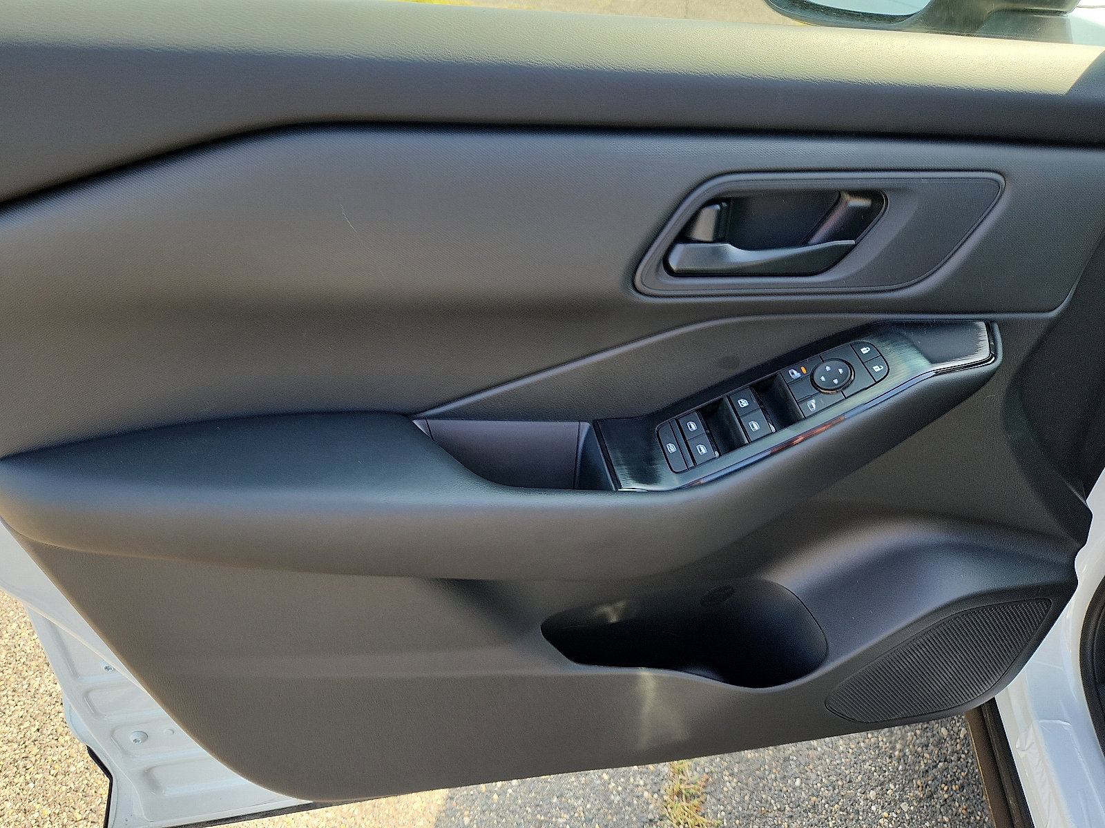 2025 Nissan Rogue S photo 7