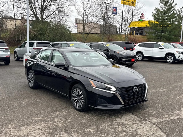 2024 Nissan Altima 2.5 SV photo 2