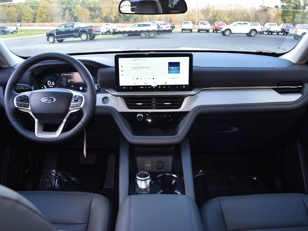 2026 Ford Explorer photo 3