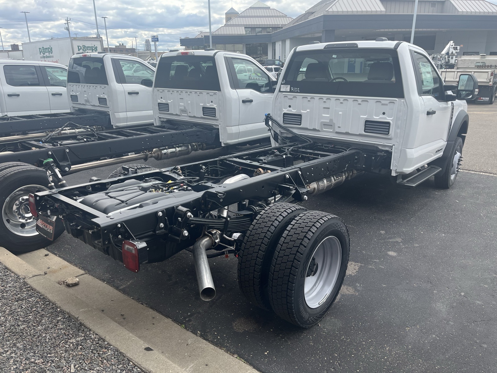 2025 Ford F-550 photo 2