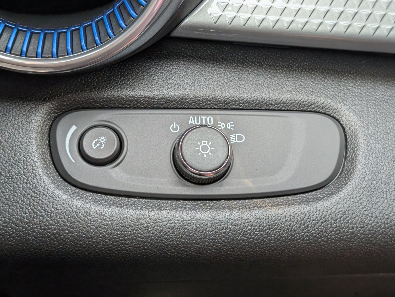 2026 Chevrolet Trax LT photo 12