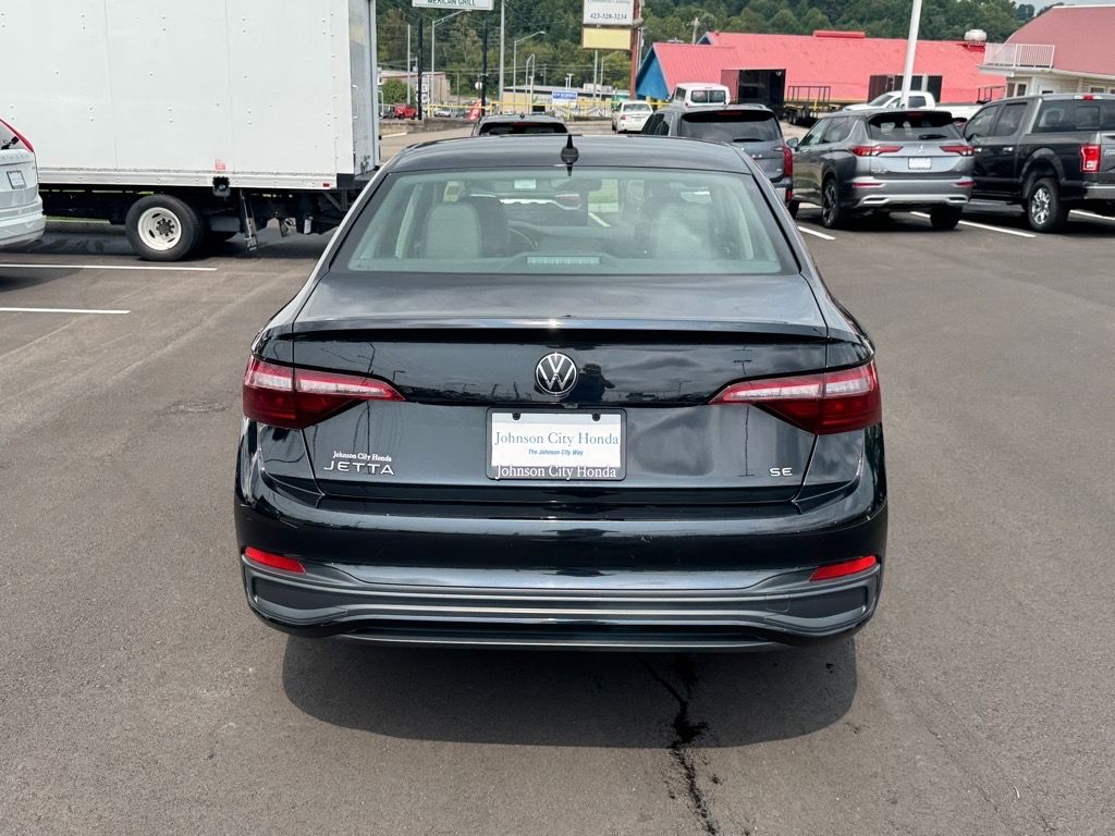 2024 Volkswagen Jetta SE photo 2