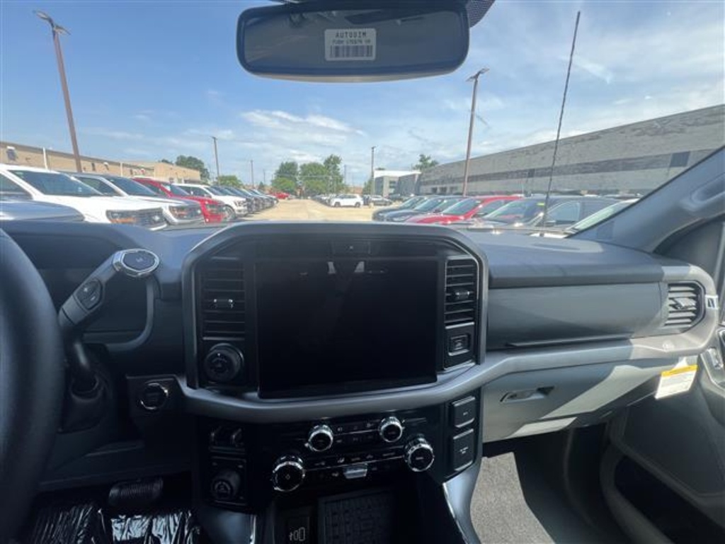 2025 Ford F-150 XLT photo 12