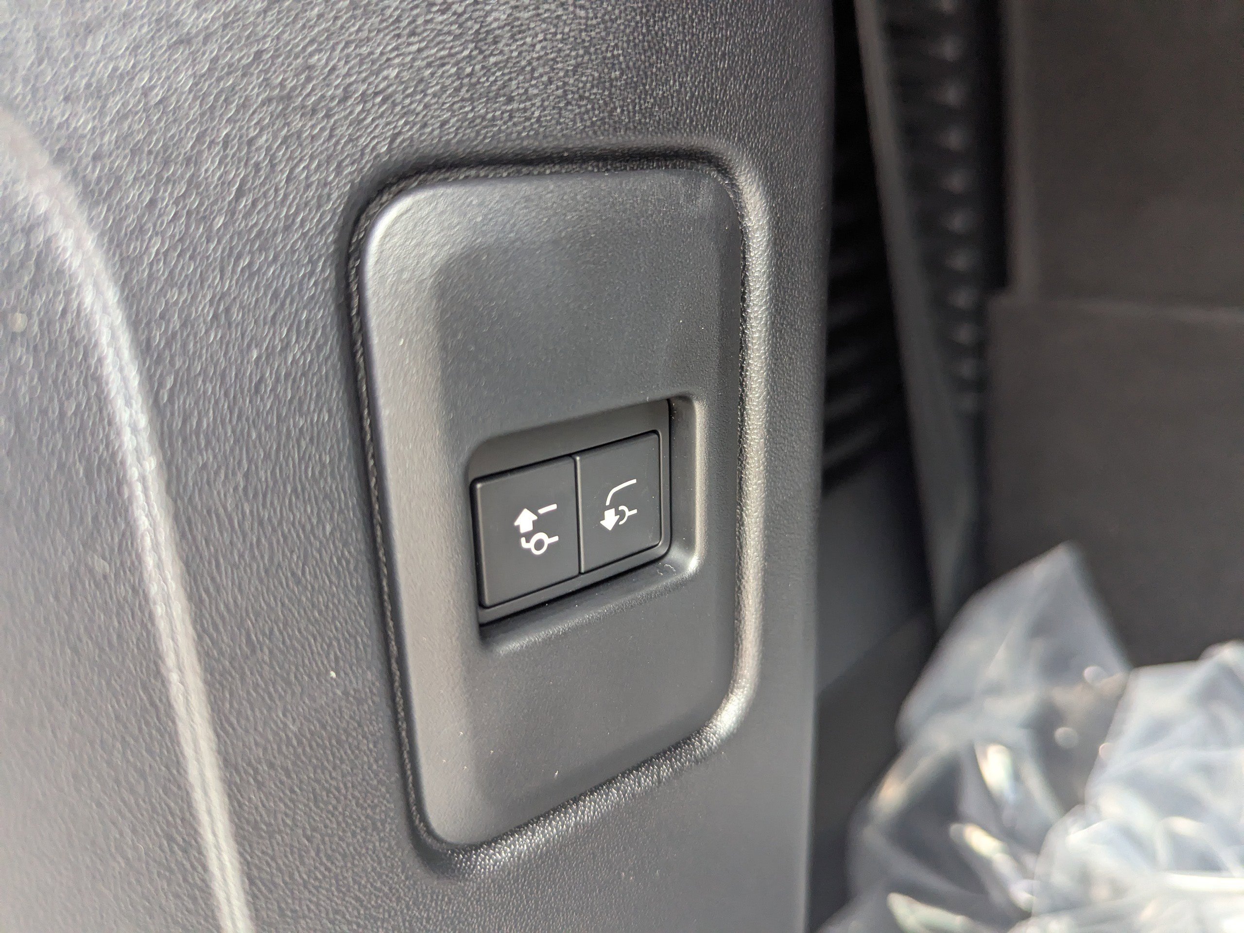 2025 Land Rover Defender 130 S photo 11