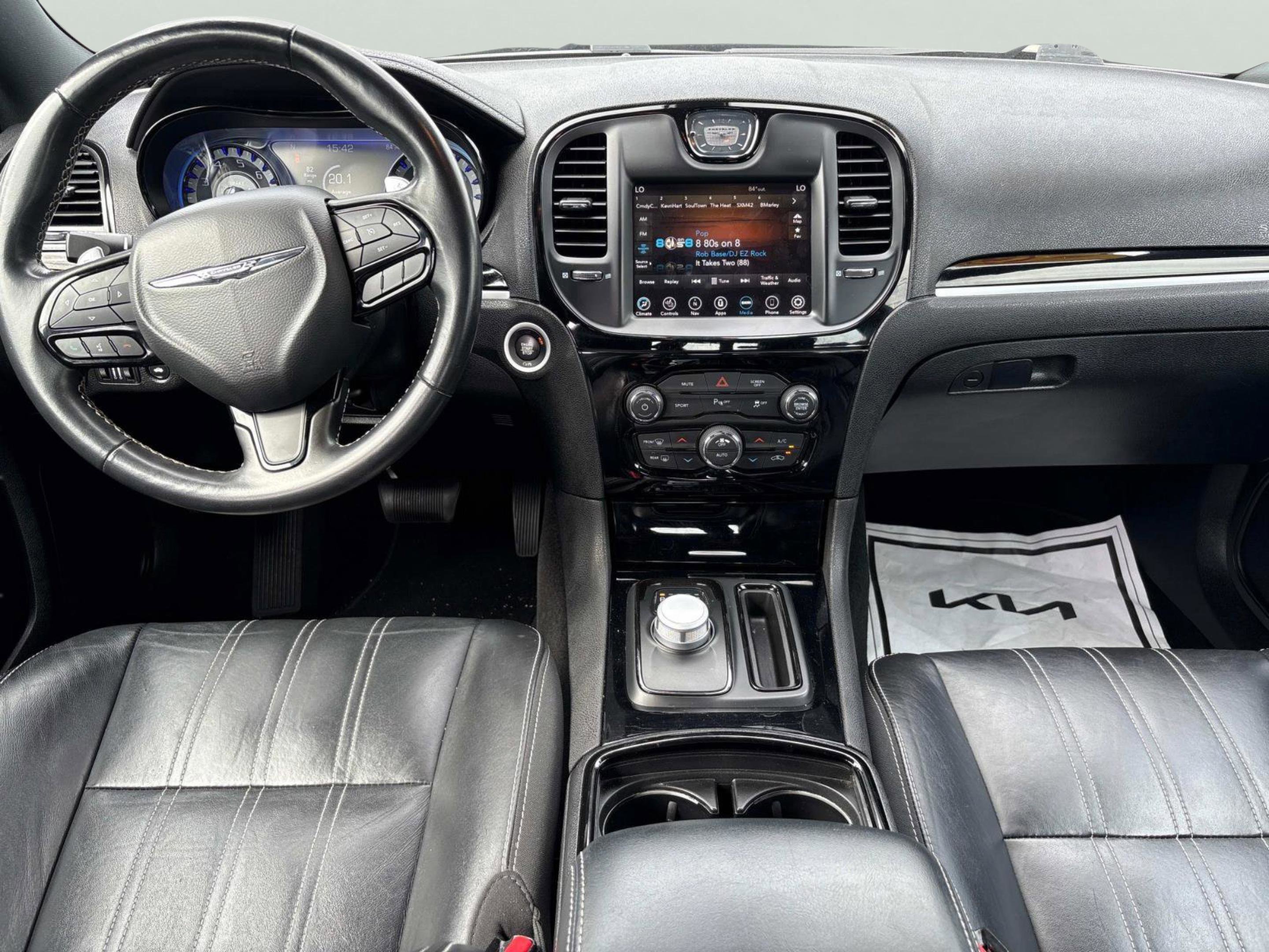 2022 Chrysler 300 S photo 10