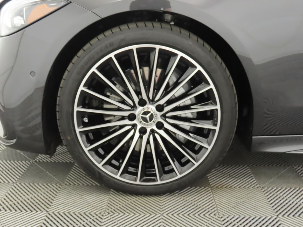 2025 Mercedes Benz C 300 photo 31