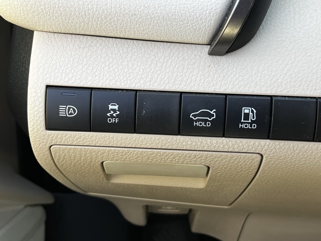 2021 Toyota Camry XLE photo 13