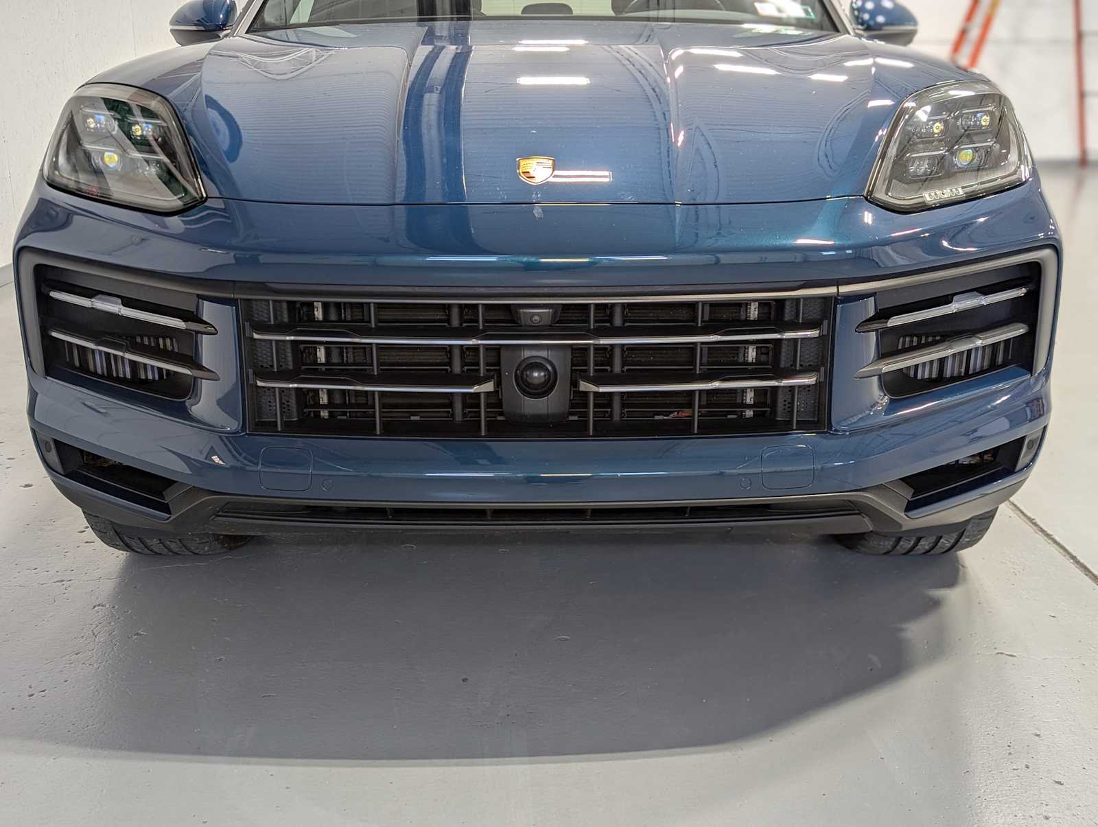 2024 Porsche Cayenne S photo 2