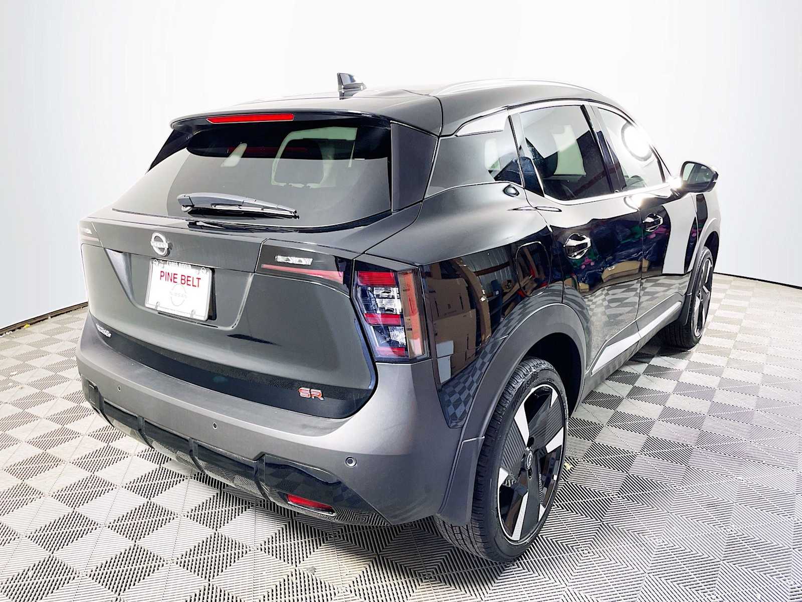 2025 Nissan Kicks SR photo 2