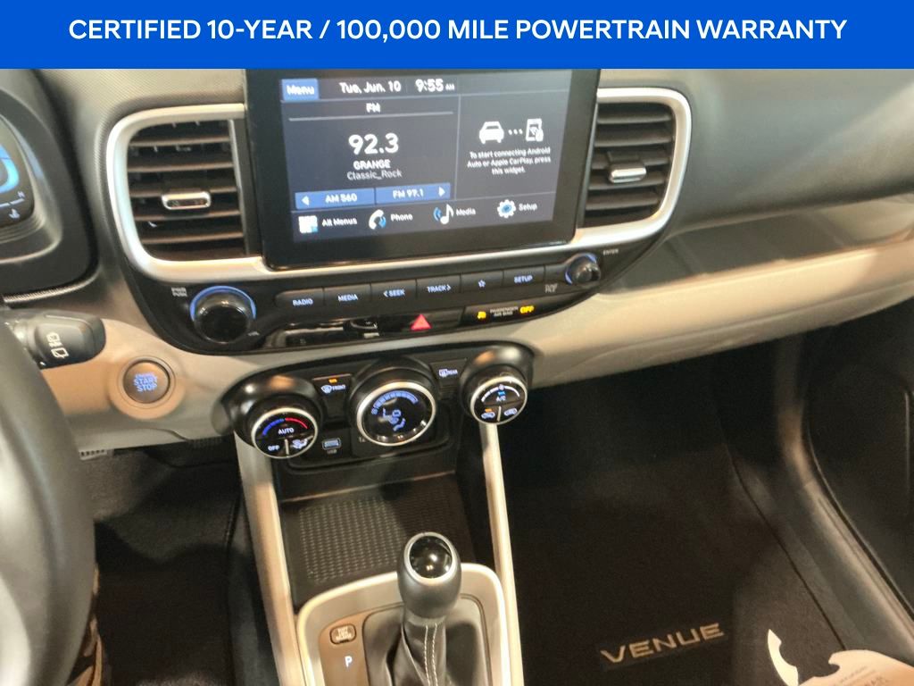 2024 Hyundai Venue SEL photo 4
