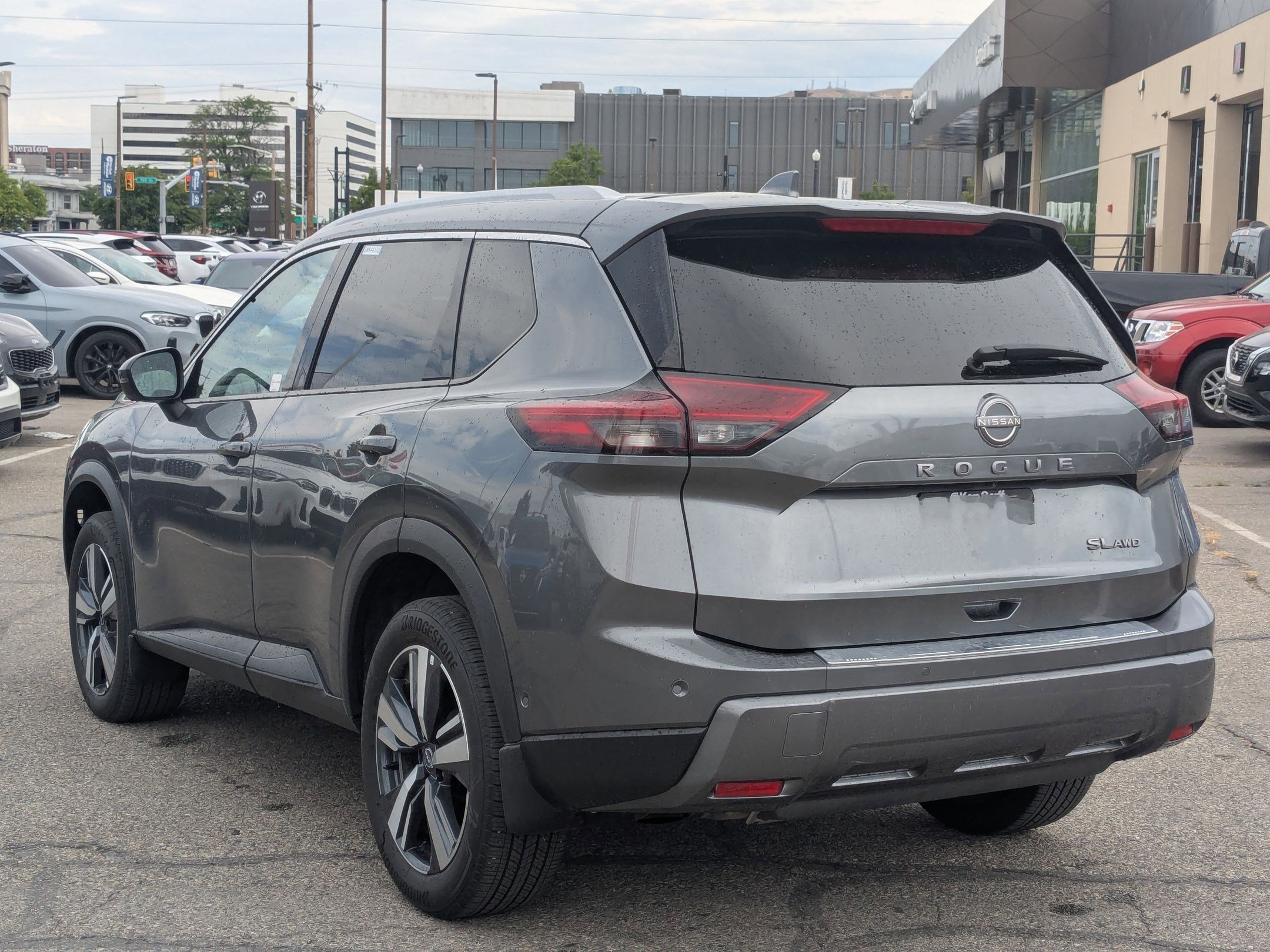 2024 Nissan Rogue SL photo 3