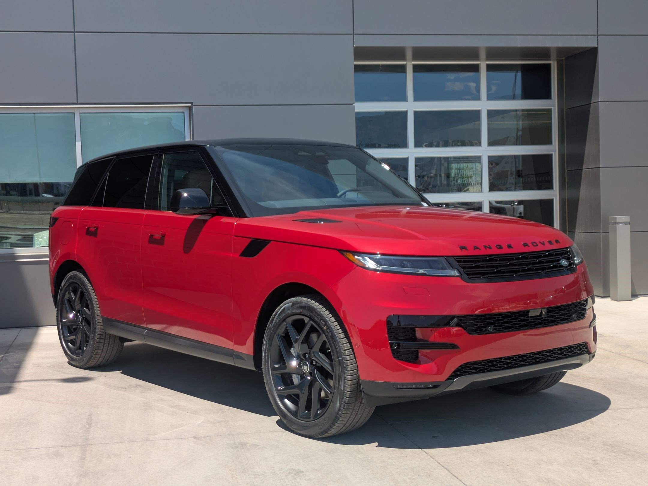 2025 Land Rover Range Rover Sport SE photo 3