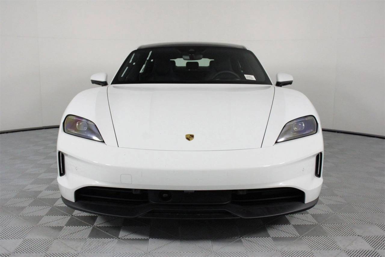2025 Porsche Taycan 4 photo 10