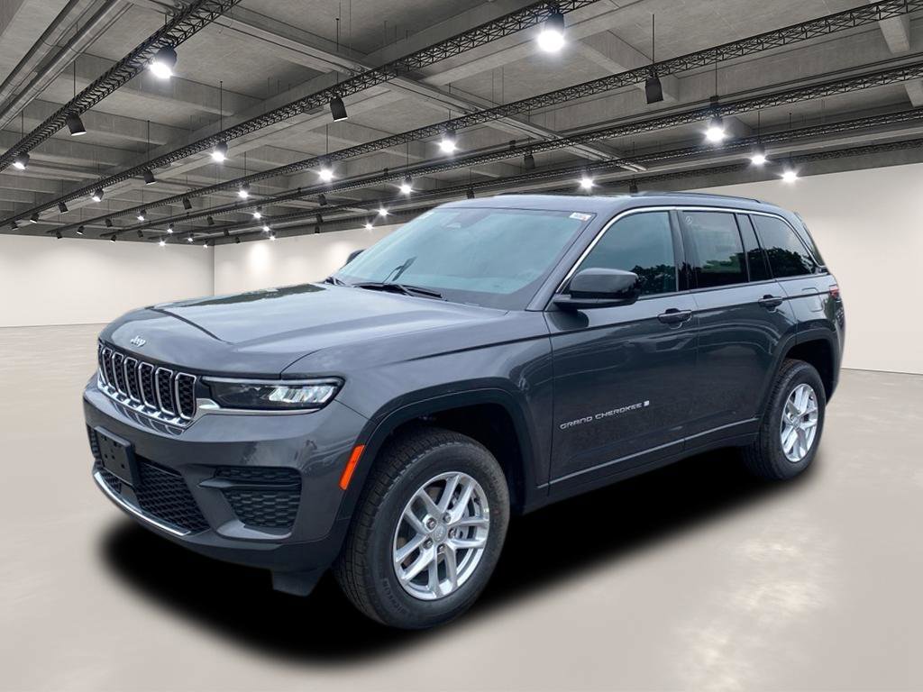 2025 Jeep Grand Cherokee Laredo photo 2