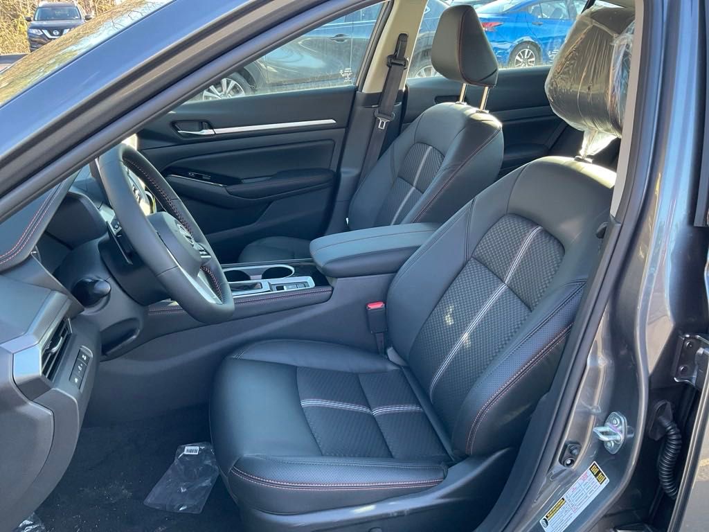 2025 Nissan Altima 2.5 SR photo 12