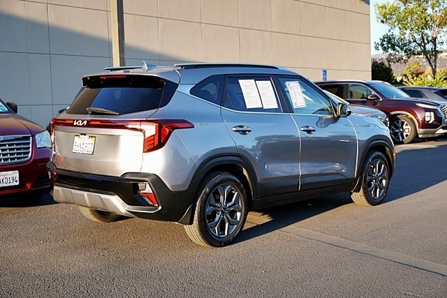 2024 Kia Seltos S photo 6