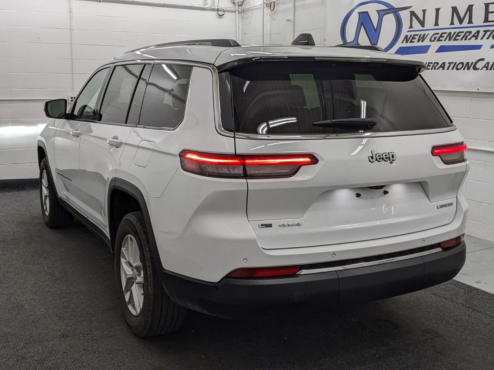 2023 Jeep Grand Cherokee Laredo photo 8