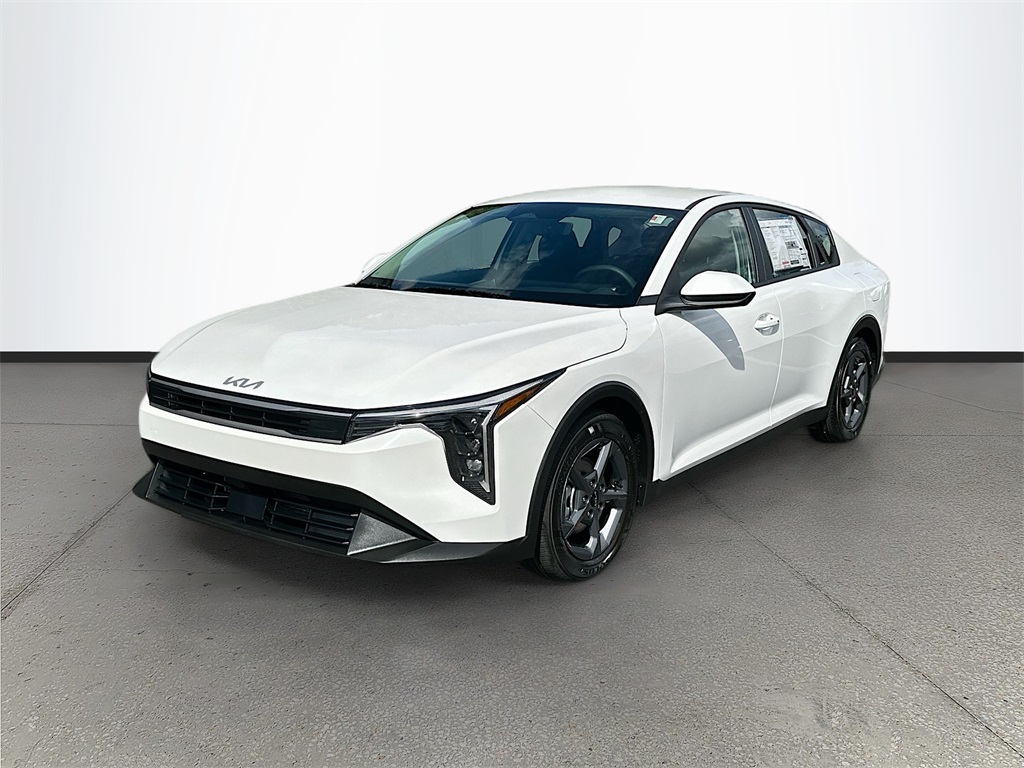 2025 Kia K4 LXS photo 3