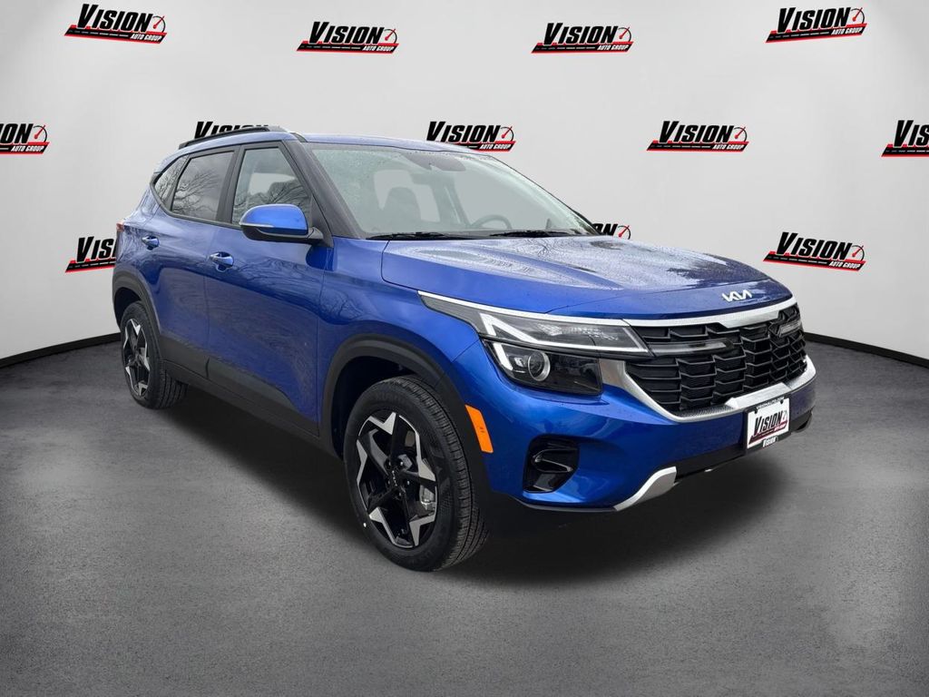 2025 Kia Seltos S photo 3
