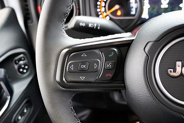 New 2025 Bright White Clear-Coat Exterior Paint Jeep Rubicon image 40