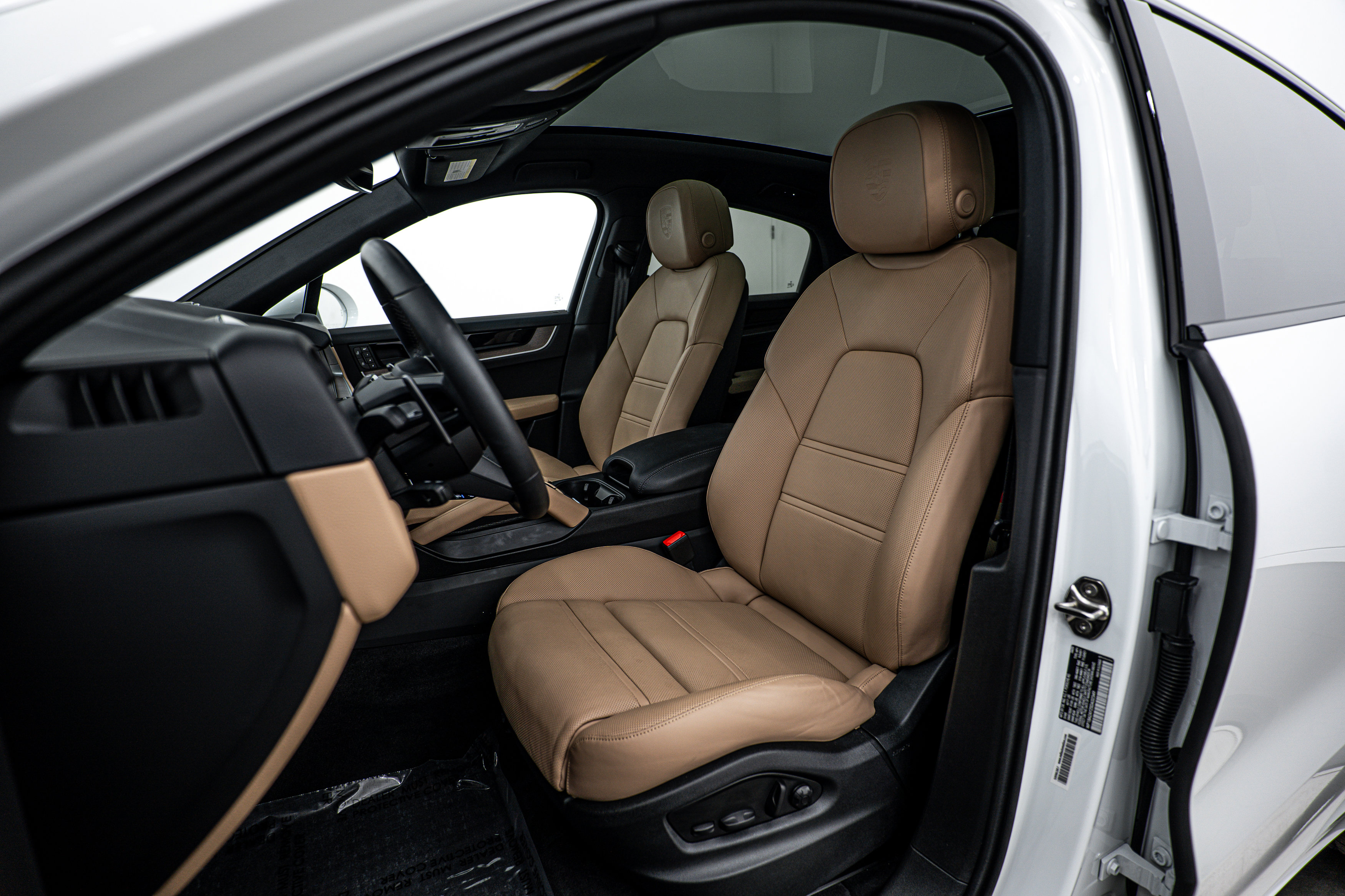 2025 Porsche Cayenne photo 4