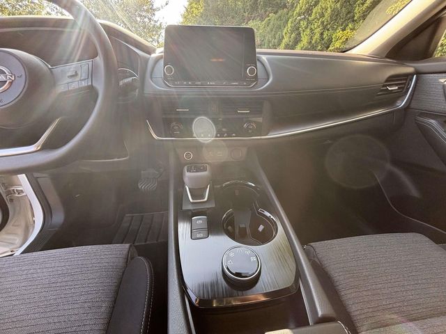 2023 Nissan Rogue SV photo 13