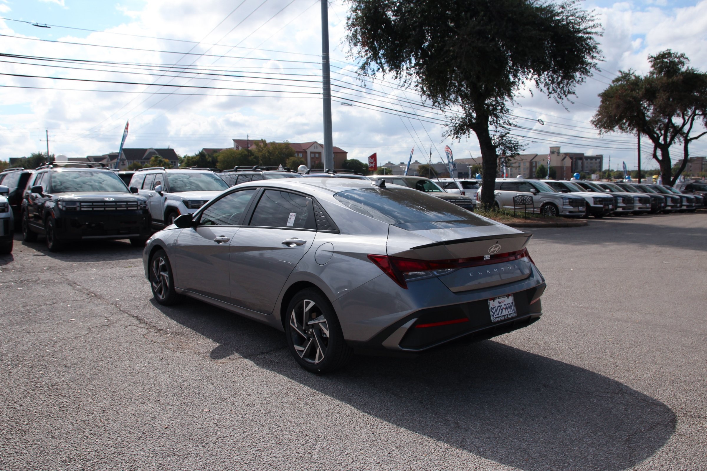 2025 Hyundai Elantra SEL Sport photo 4
