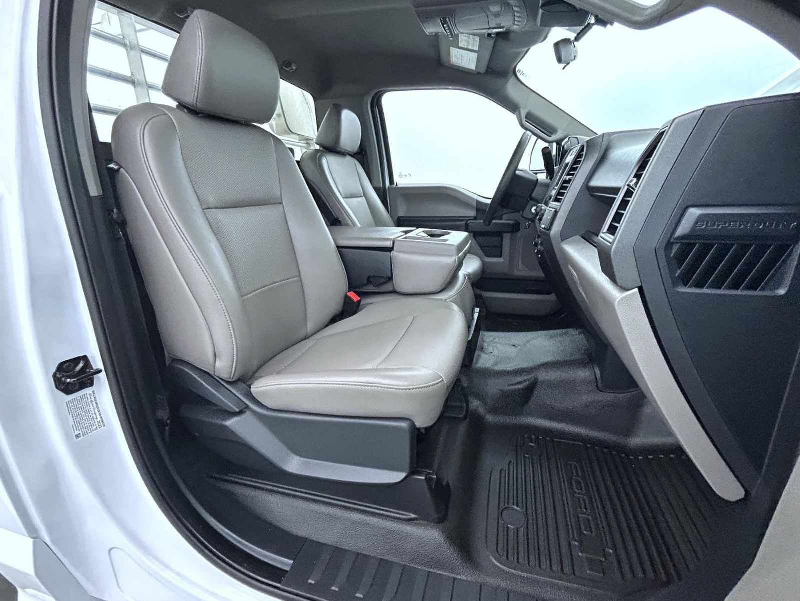 2022 Ford F-550 photo 13