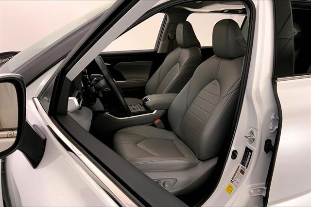 2022 Toyota Highlander XLE photo 12