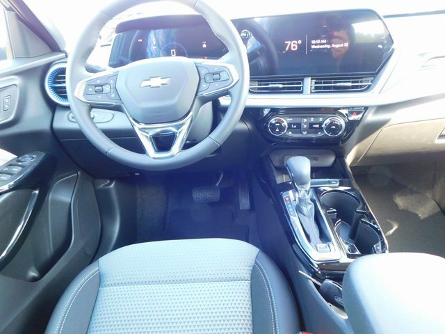 2025 Chevrolet Trax LT photo 15