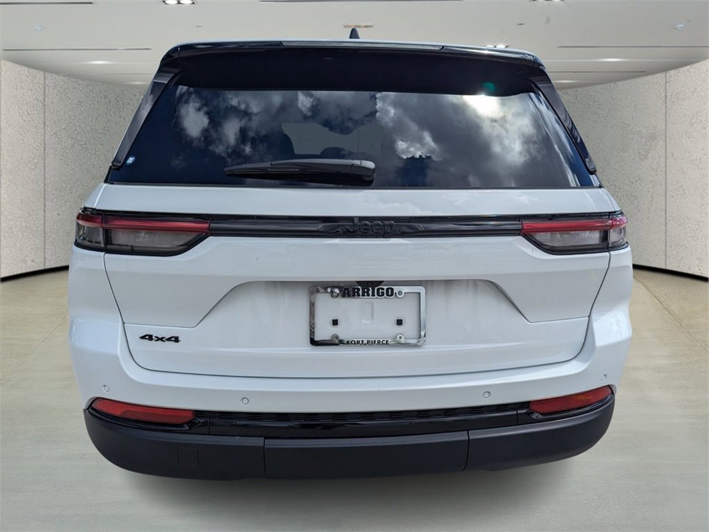 2025 Jeep Grand Cherokee Altitude photo 3