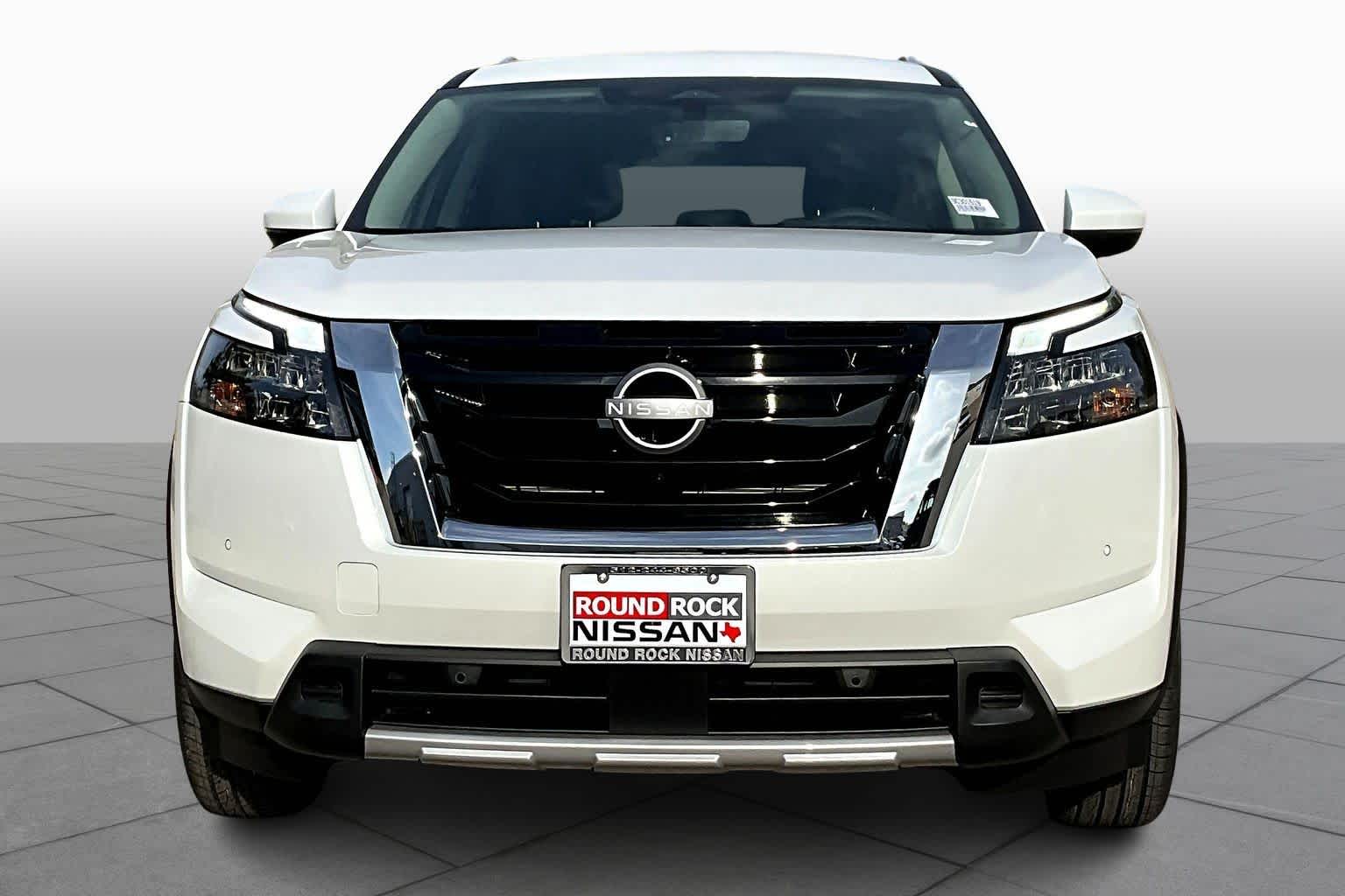 2025 Nissan Pathfinder SL photo 3