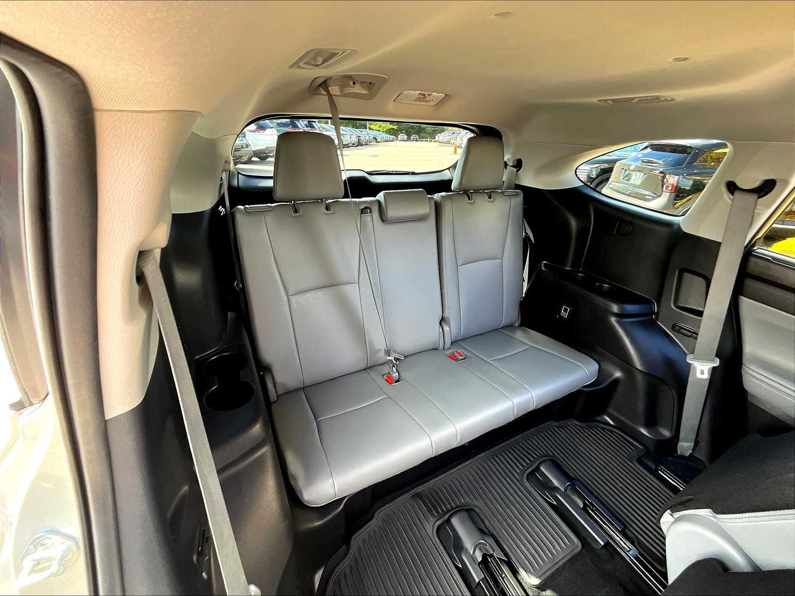 2021 Toyota Highlander XLE photo 17