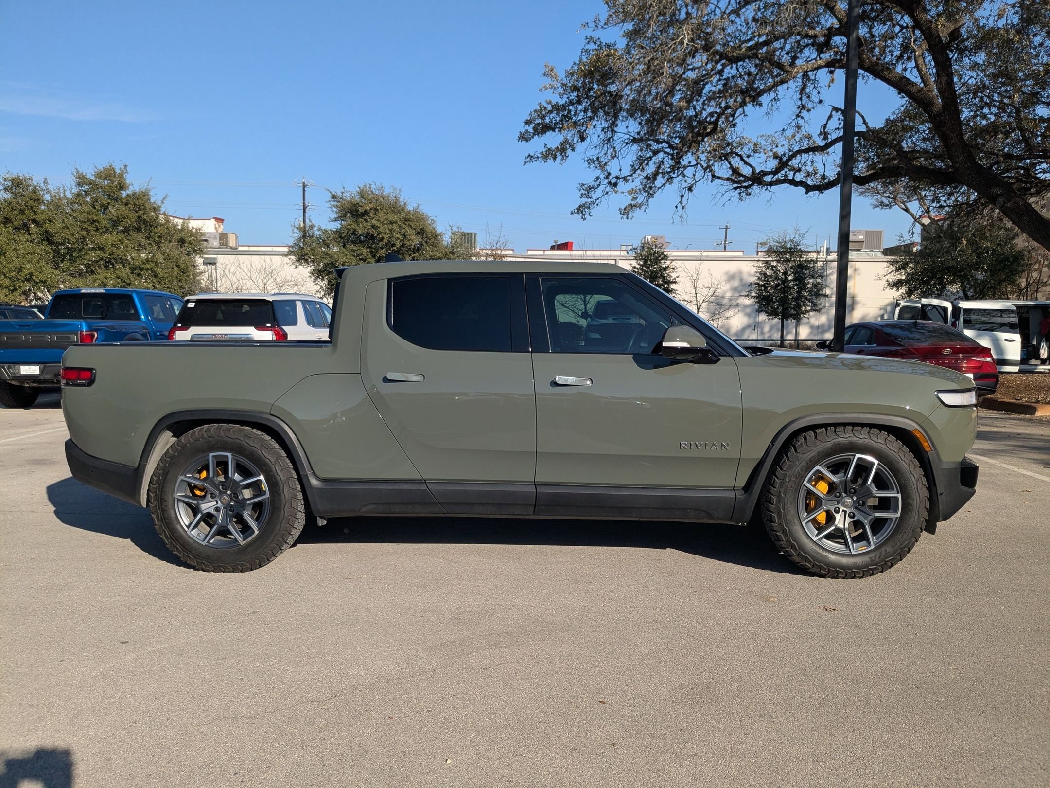 Used 2022 Rivian R1T Launch Edition with VIN 7FCTGAAL2NN003297 for sale in San Antonio, TX