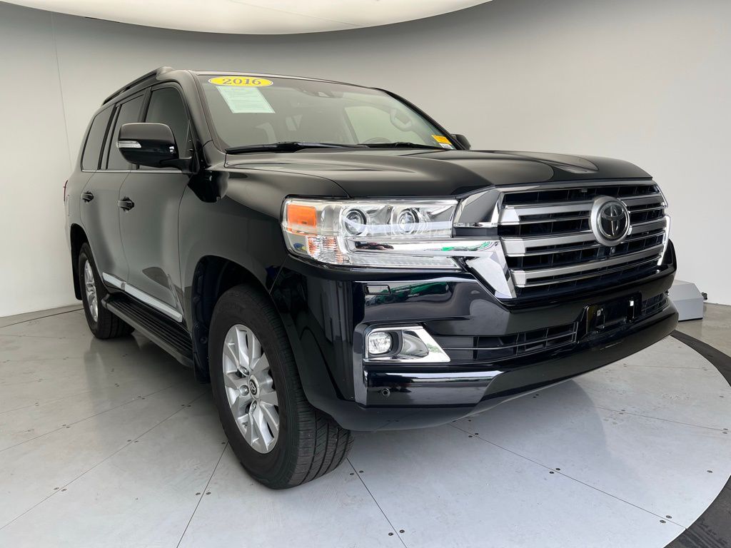 2016 Toyota Land Cruiser Base photo 2