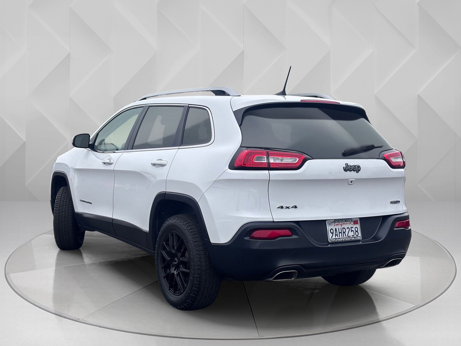 2016 Jeep Cherokee Latitude photo 2