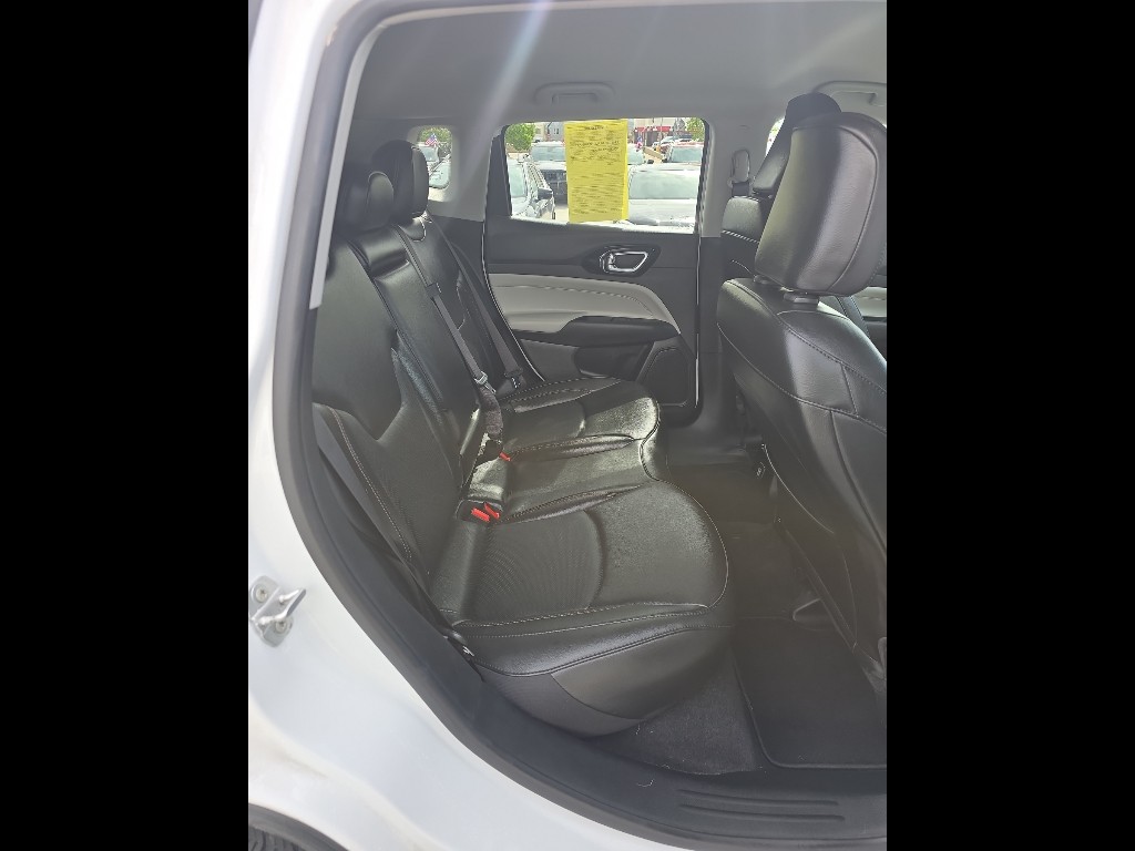 2022 Jeep Compass Limited photo 9