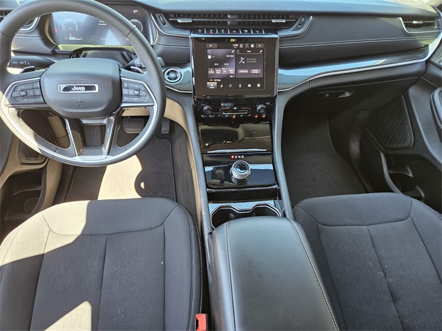 2023 Jeep Grand Cherokee Laredo photo 9