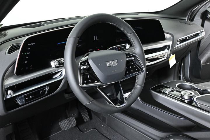2025 Cadillac Lyriq Luxury photo 4