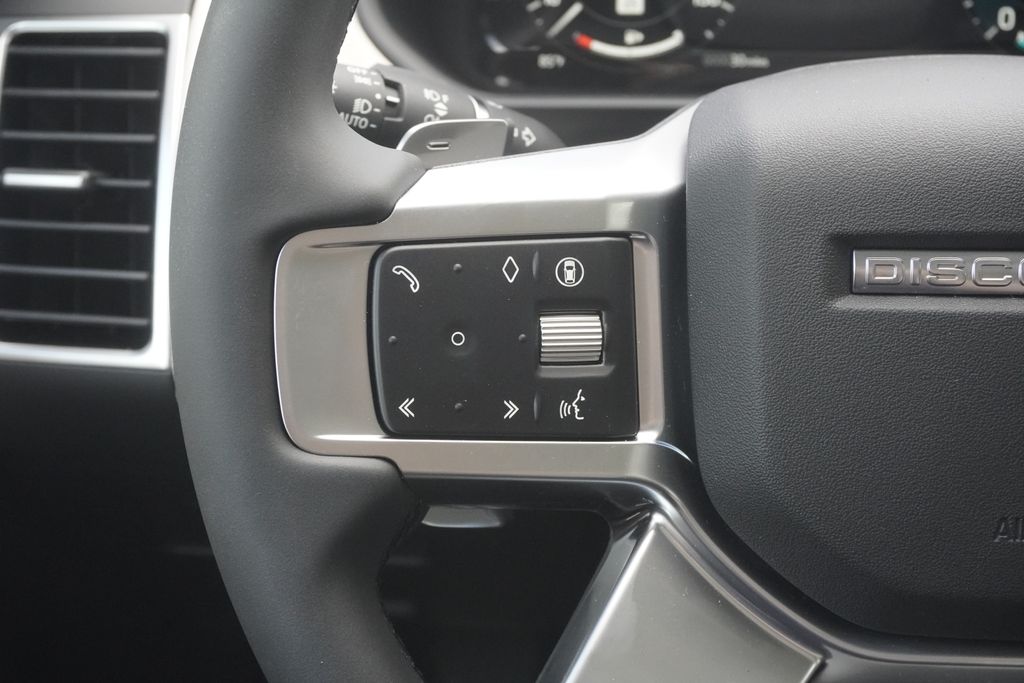 2025 Land Rover Discovery SE photo 11