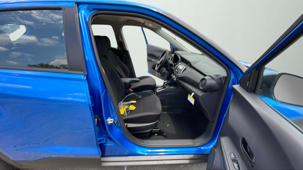 2025 Nissan Kicks Play S photo 13