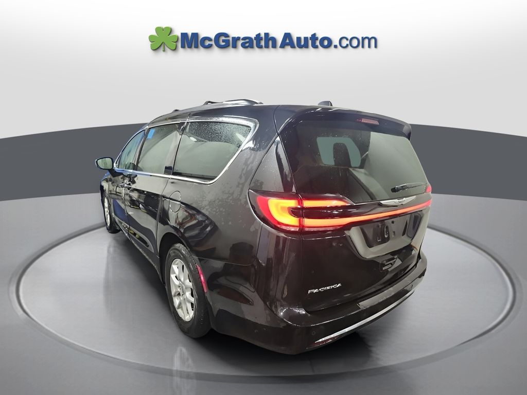 2022 Chrysler Pacifica Touring L photo 2