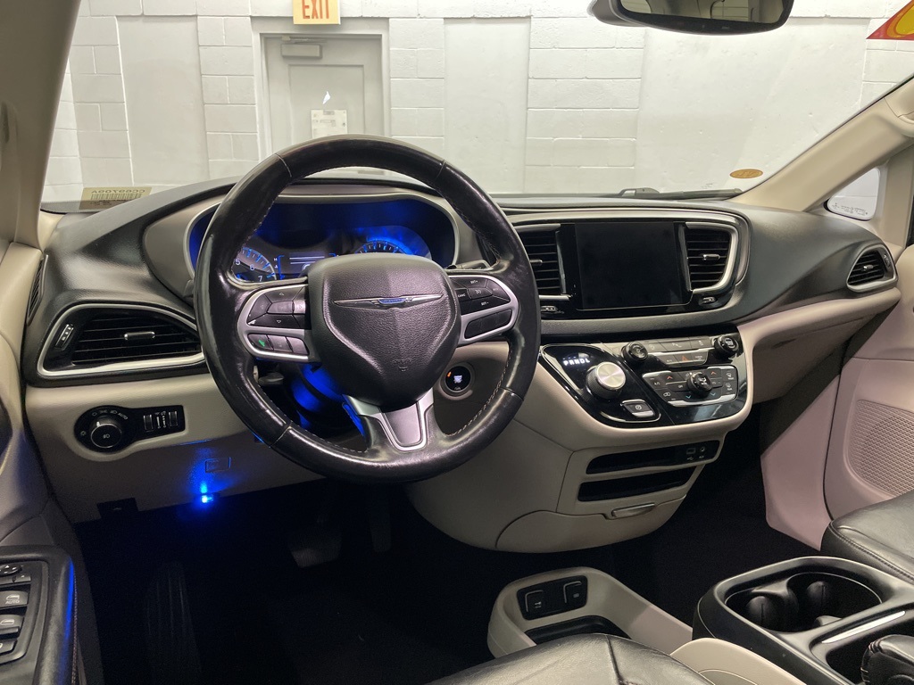 2020 Chrysler Pacifica Touring L photo 8