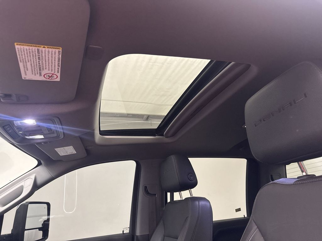 2022 Gmc Sierra 2500 Denali photo 2