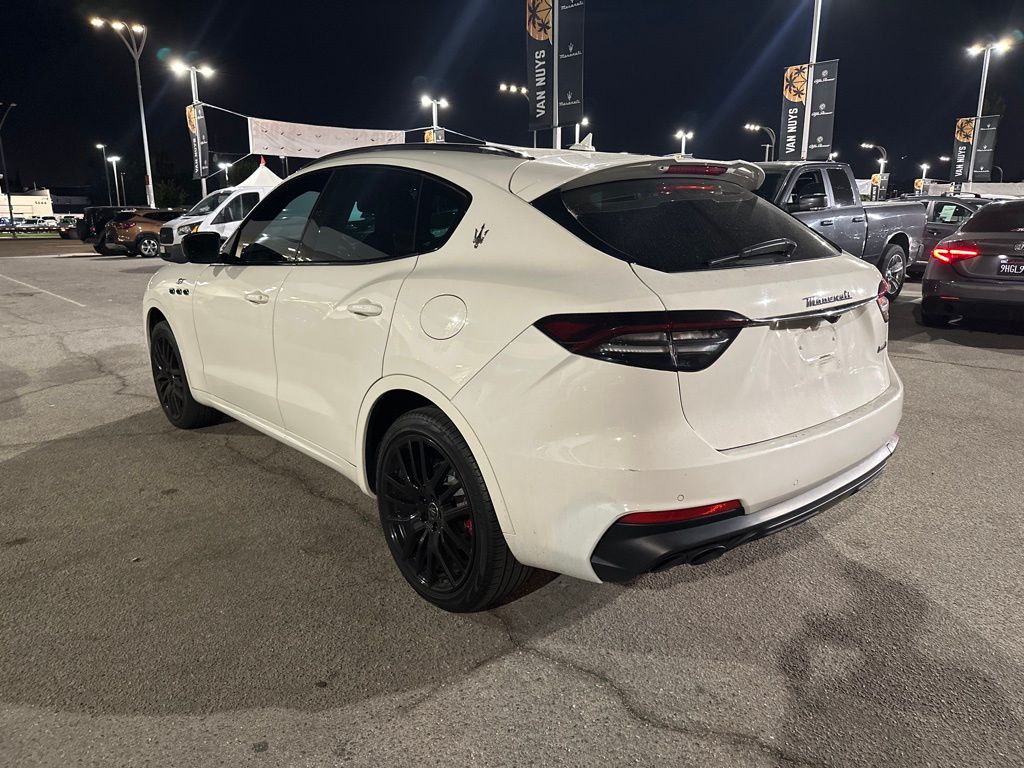2022 Maserati Levante GT photo 2