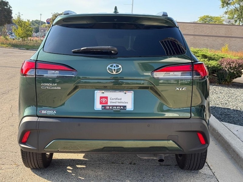 2023 Toyota Corolla Cross XLE photo 4