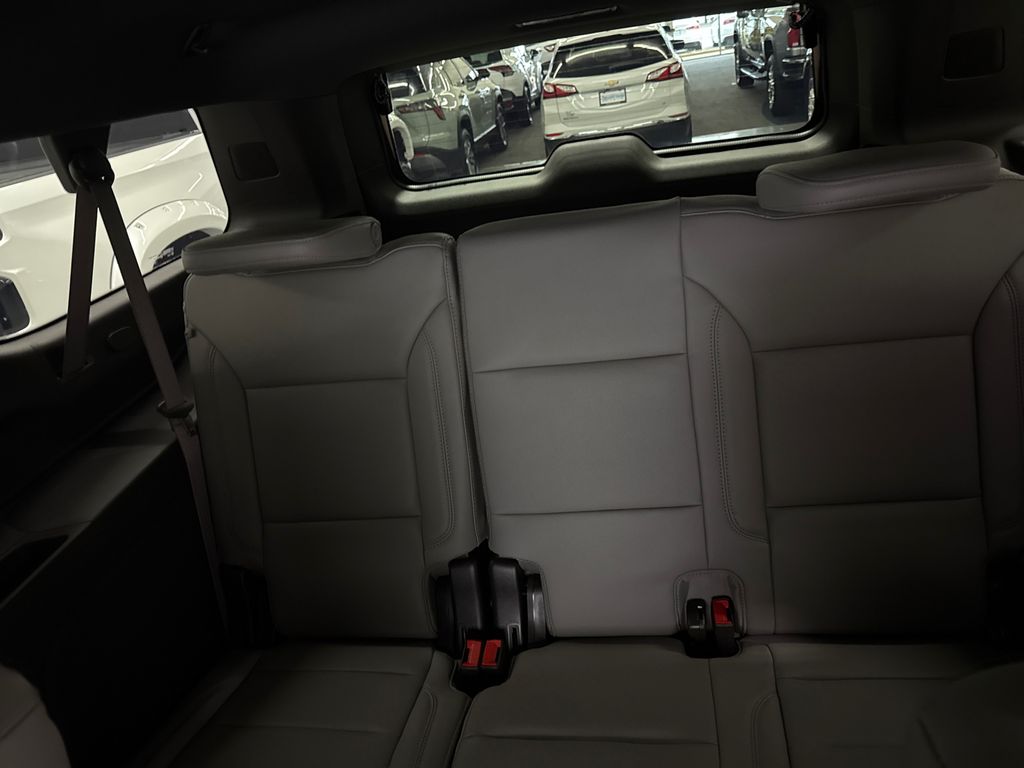2025 Chevrolet Suburban LT photo 29