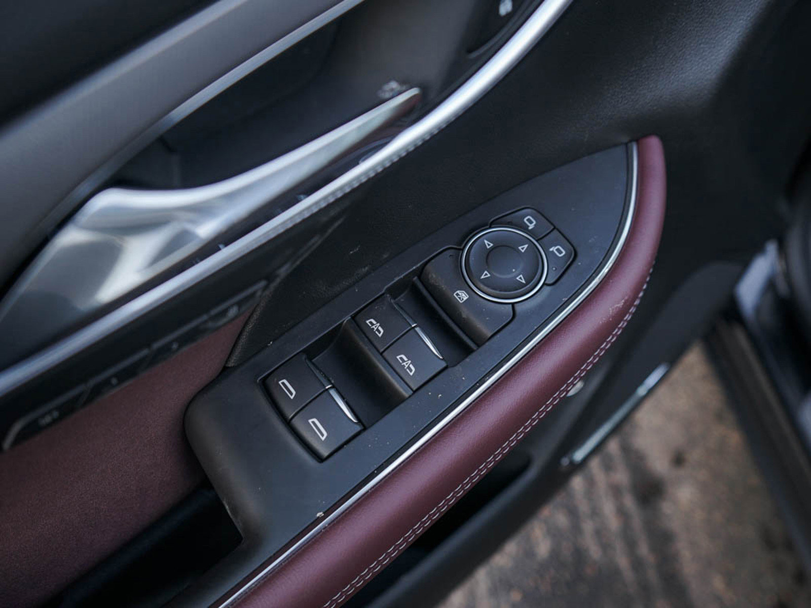 2025 Buick Envision Sport Touring photo 13